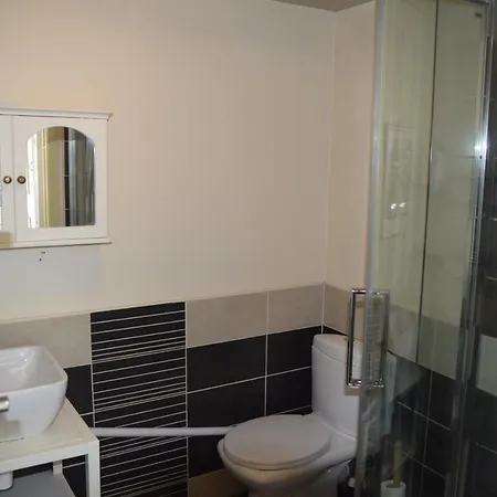 Cosy Self-contained Flat In Бристоль