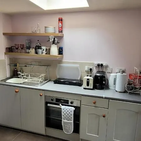 Апартаменти Cosy Self-contained Flat In *