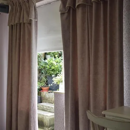 Cosy Self-contained Studio Flat In * Bristol