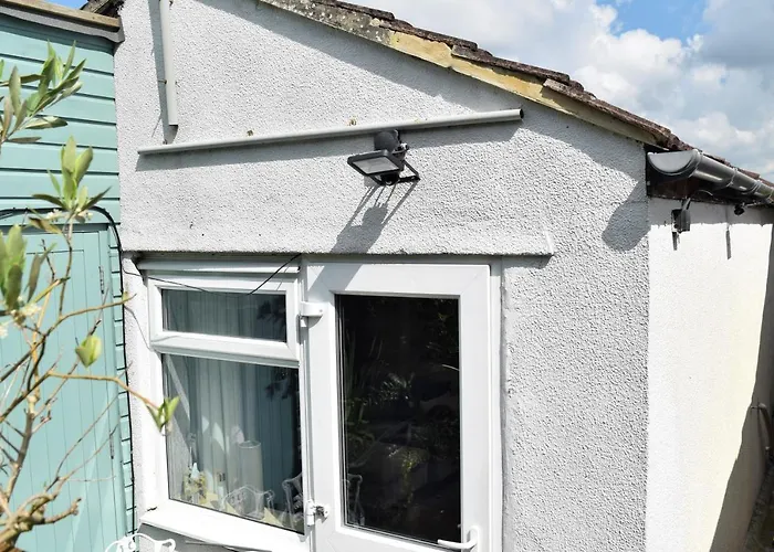 Cosy Self-contained Flat In Apartmán Bristol