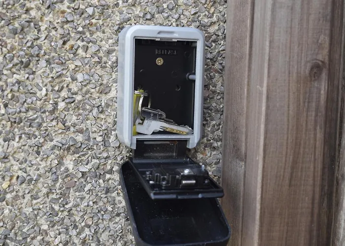 Cosy Self-contained Flat In Apartment Bristol