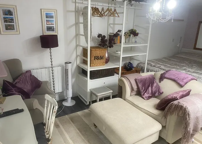 Cosy Self-contained Flat In